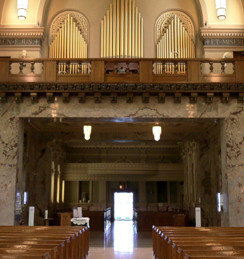 Concourse view with organ and pews